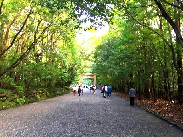 神聖な空気でお清め・・・