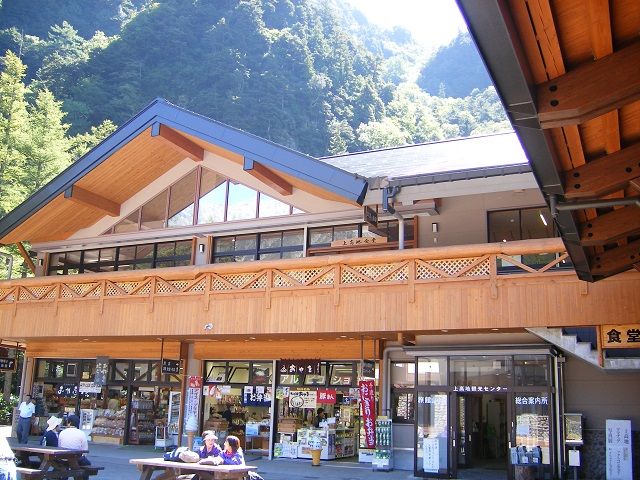 上高地の玄関口バスターミナル！食堂もありますよ♪山賊焼きが名物です！