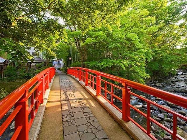 自然の中での観光名所が有ります。インスタ映えするスポット多いです。
