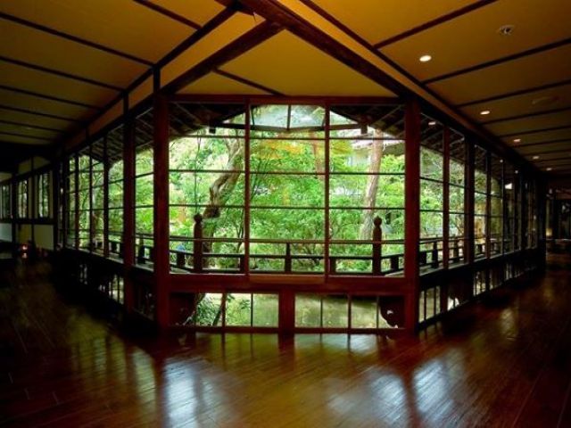 歴史ある建物は非常に雰囲気があります。