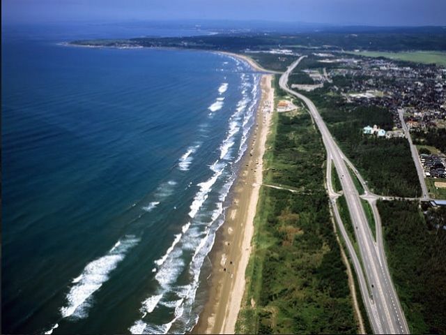 日本唯一の波打ち際を車で走れるなぎさドライブウェイが目の前です!!!