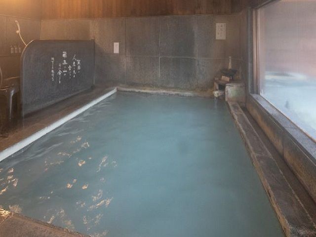 源泉かけ流しの温泉に毎日入れます！