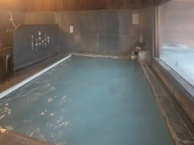 源泉かけ流しの温泉に毎日入れます！