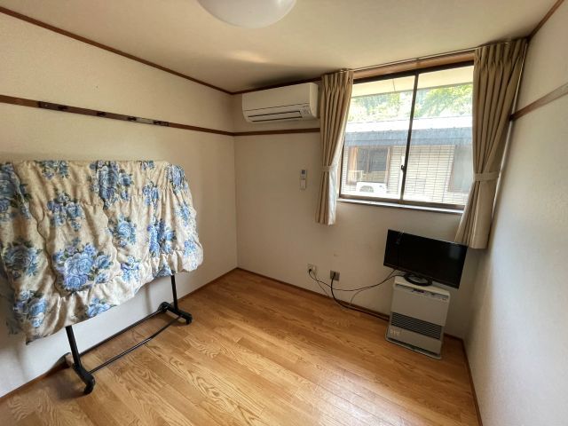 個室のお部屋を完備！
冷暖房・寝具・TV付になります◎