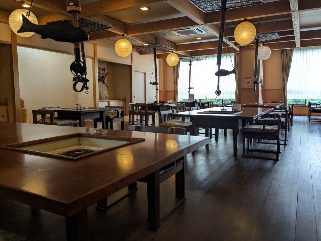 趣きのある囲炉裏での食事処♪