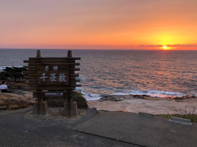 白浜に沈む夕日は格別です。