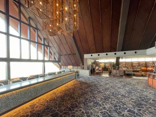 ほぼ全面改装したてのきれいなホテルです！シックでおしゃれな雰囲気の中お仕事できますよ♪
