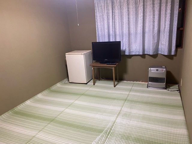 寮内です!!和室のお部屋ですがキレイです★☆
ホテルから30秒!!通勤もらくらくです