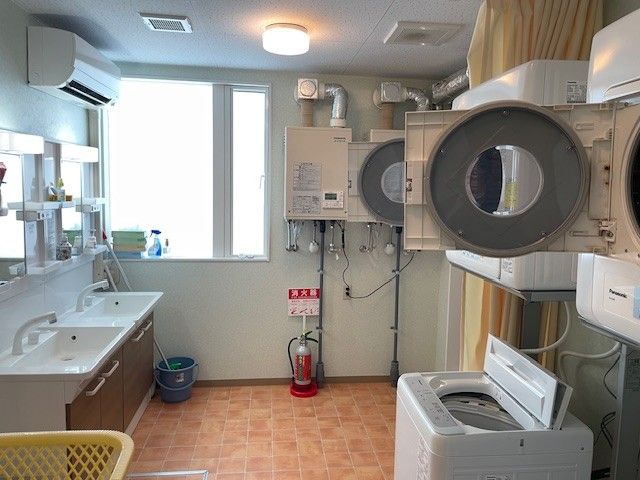 洗面所・洗濯機・乾燥機になります！
他の方と譲り合って利用をお願いします！