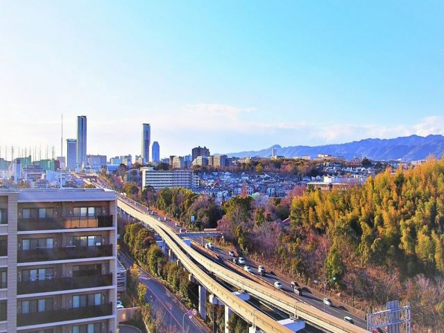 珍しい北摂エリア♪高台から見下ろすと昼は梅田のビル群、夜は大阪の夜景を一望できます!!