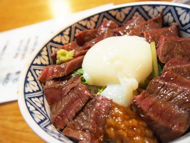 阿蘇名物の「赤牛丼」☆行列ができますが、是非一度は味わっていただきたい味です☆