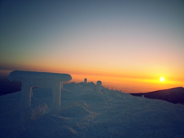 ゲレンデから眺める夕日は格別です。