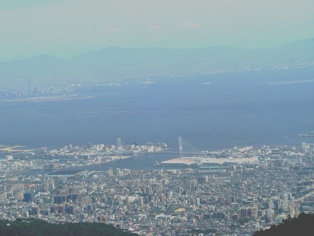 足を延ばせば六甲山です。山頂からの景色は絶景です。