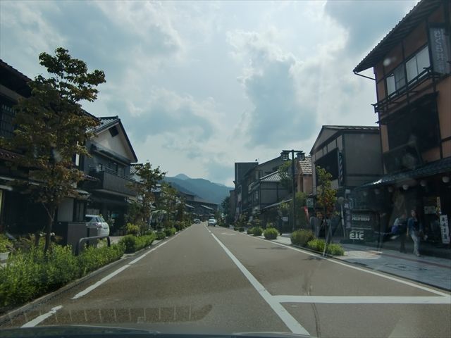 温泉地内には飲食店やお店もあるので生活に便利です♪
