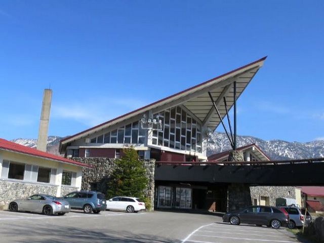 スキー場近くのホテルで働きませんか？