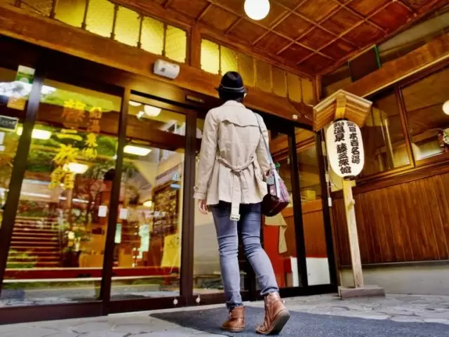 渓流沿いにある旅館☆少し足を出せば、川のせせらぎも聞こえ、自然に癒されます♪
