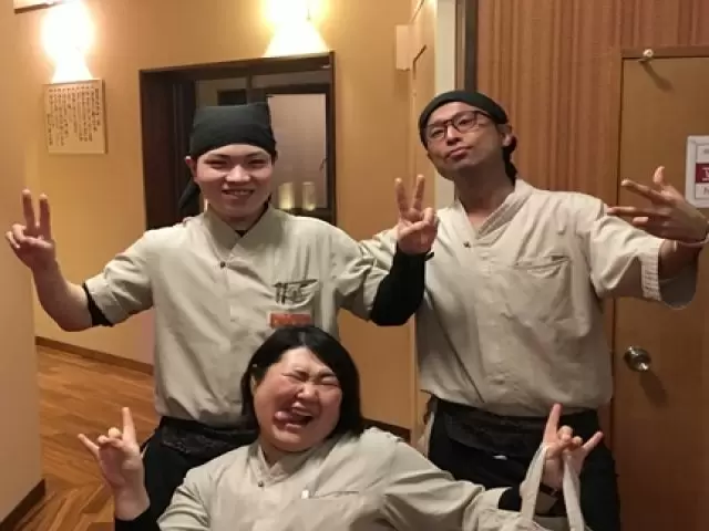 風情ある昔ながらの旅館♪スタッフさんは幅広い世代の方々が活躍中です！
