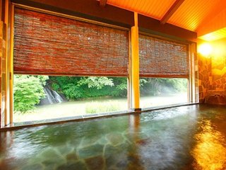 極上の温泉で疲れを癒す…歴史ある温泉地での接客のお仕事です！