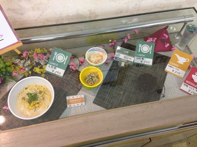 食堂有ります！１食300円☆
