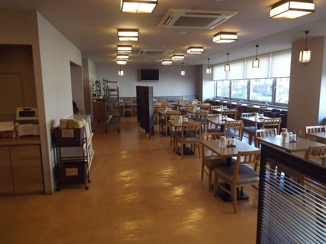 ビジネスホテルのレストランでのお仕事です！
笑顔で接客をお願いいたします♪