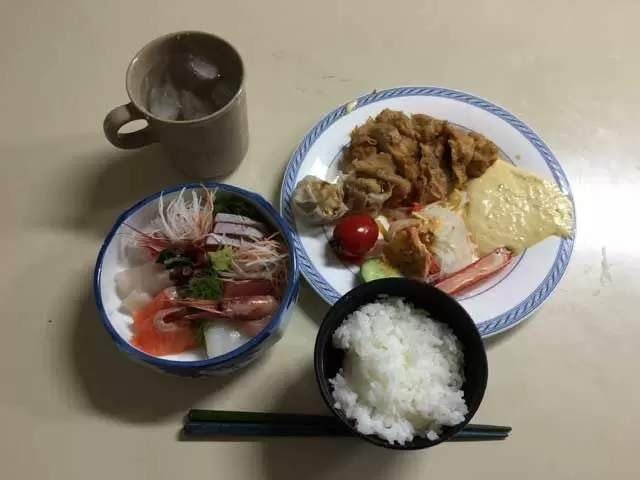 ご飯も3食付ですよ♪