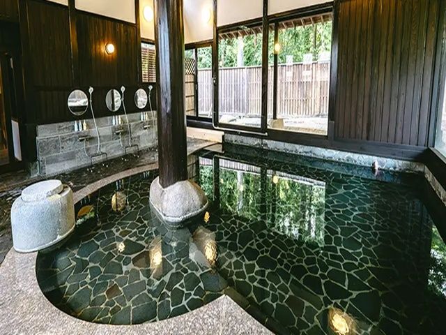 神々の隠し湯とも称され、美人の湯として知られる温泉♪