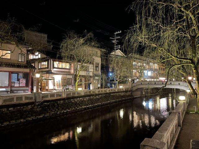夜の街並みも綺麗です！！
