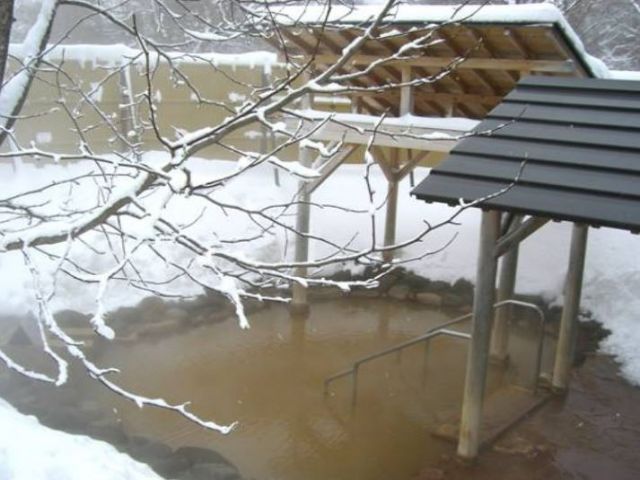 鉄分を多く含め自家源泉『こがねの湯』でゆっくり温まるのもオススメです！