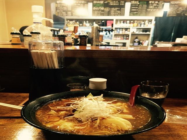 徒歩圏内には飲食店・足湯・日帰り温泉施設・バスターミナルがあって生活に困る事はありませんよ