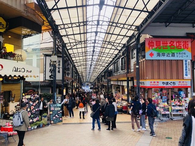 日々の買い出しは徒歩圏内でも賄えますが、熱海駅周辺にはお店も多数！