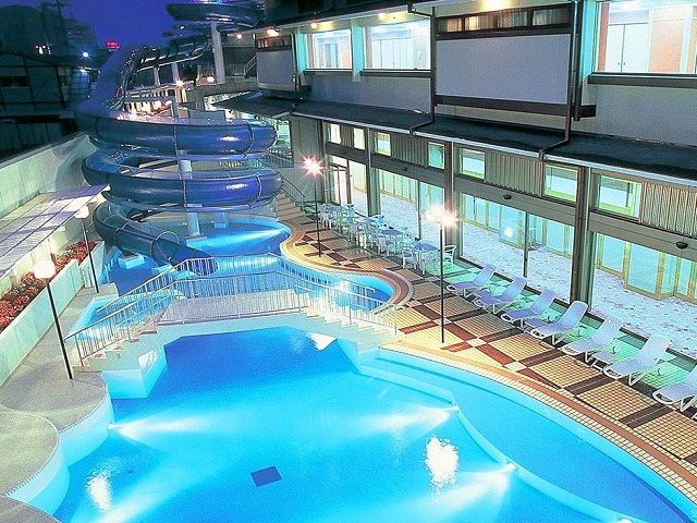 人気のプール監視業務!!ファミリー層がメインになりますので明るく元気にお願いします!!
