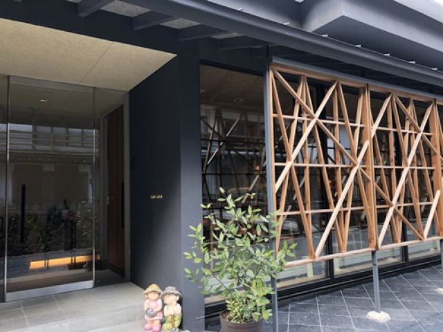 モダンな造りのオシャレな建物です♪