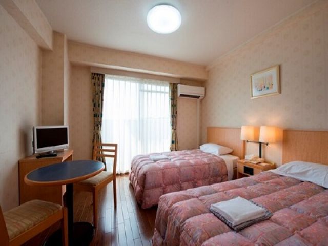 寮は元ビジネスホテルのお部屋です☆ベッドは一つですが綺麗です☆