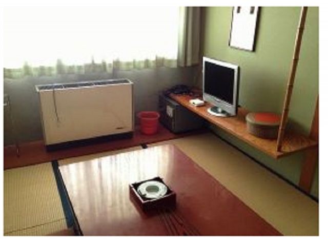 寮はシンプルな和室のお部屋です☆