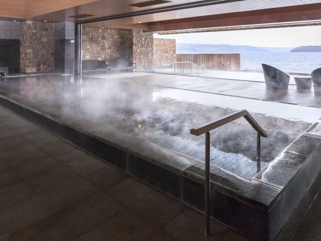 自慢の温泉やプールにもスタッフ特典で入り放題☆