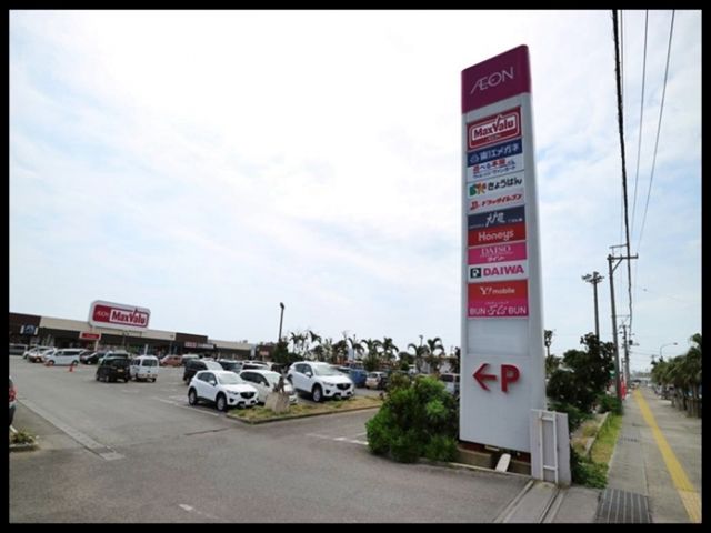 市街地まで行けば、スーパー、TSUTAYA、衣料品店など、一通りの物は購入可能です♪