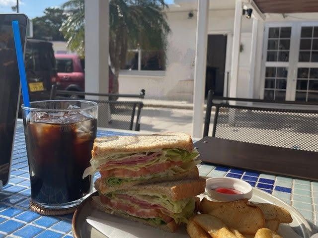 那覇へのアクセスもよいので、おしゃれなカフェ巡りも、お買い物もたくさん楽しめます♪