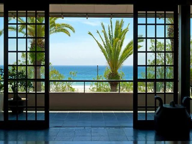 エメラルドグリーンの海が目の前！！一度は泊まってみたいリゾート感満載な旅館でのお仕事☆