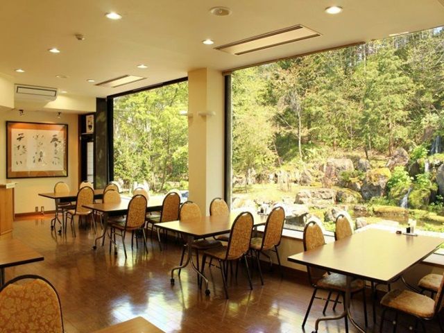 色んなジャンルの料理を経験出来ますよ！