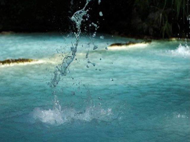 自慢のお風呂は驚くほど綺麗な色してます！！
温泉ファンが全国から来るほどの有名な温泉です！