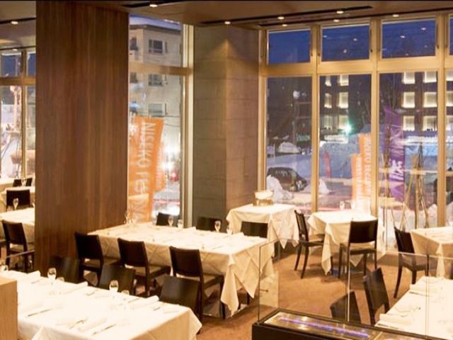 大人たちが集う、お洒落なレストランも併設です！