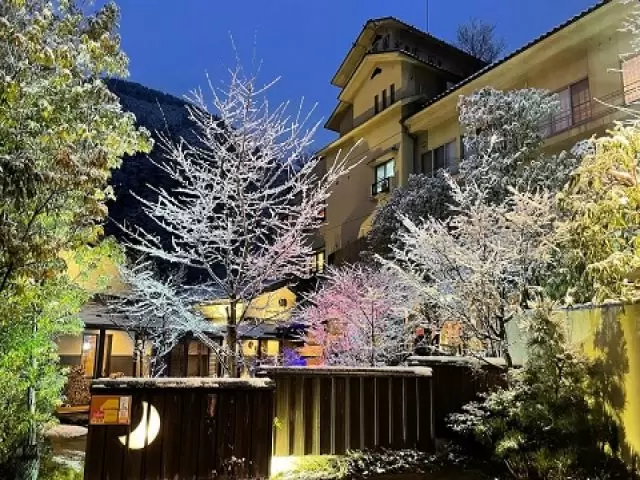 有名温泉地の小規模旅館です
生活便利・寮きれい・初めてのリゾートバイトにもおすすめ!!