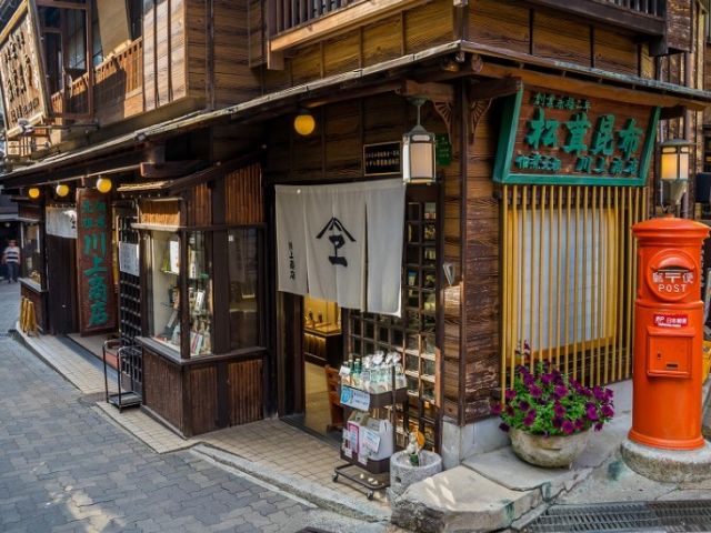 温泉街も雰囲気もレトロ感もあり堪能できます。