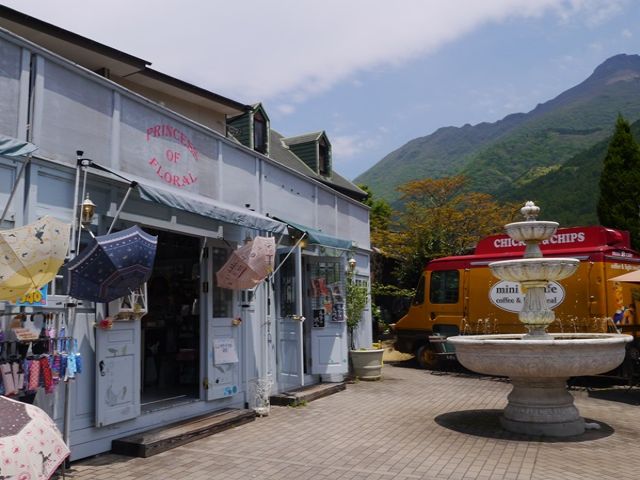 生活もとても便利です！近くにドラッグストアやスーパーもあります！