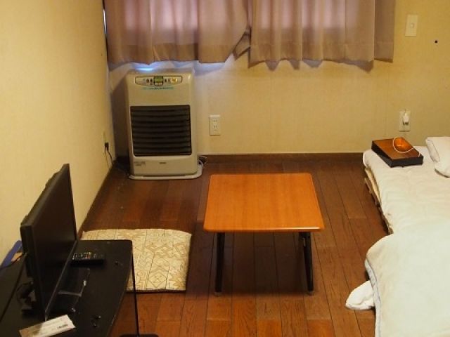 お部屋の中はこんな感じ☆木造の寮で施設からもすぐなので通勤ラクラク♪自販機あります!!