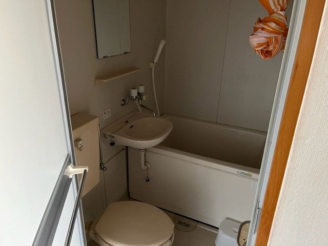 部屋内はユニットバス付なので、勤務前後にしっかりと疲れを癒せますよ～☆