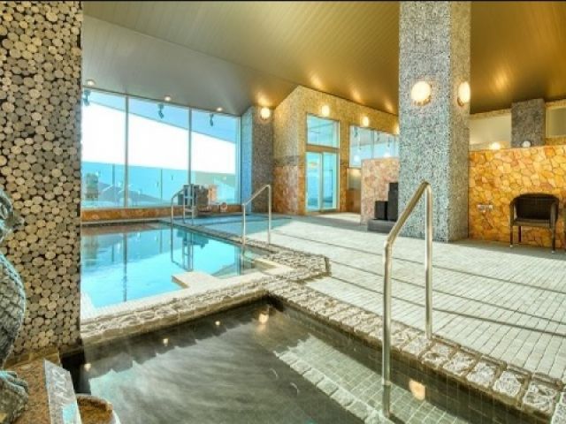 お肌すべすべの美肌効果を期待できる大浴場がありますよ！