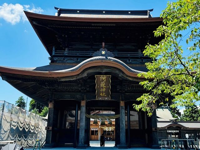 肥後国(熊本県)で最も格式が高い「一の宮」。参道沿いの商店街散策もおすすめ。