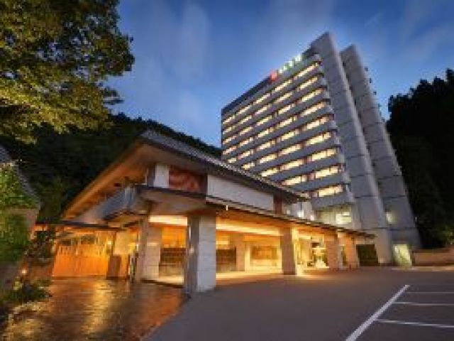 16年にオープンした旅館です。ロビーの吹き抜けがあったりと開放感のあるホテルです！