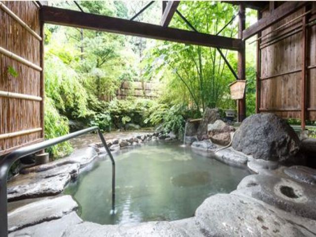 「美人の湯」とも呼ばれている自慢の温泉に入って肌をツルツルにしましょう！